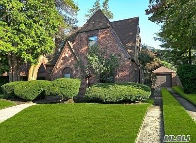 1st image of 11 Parkwood Ct