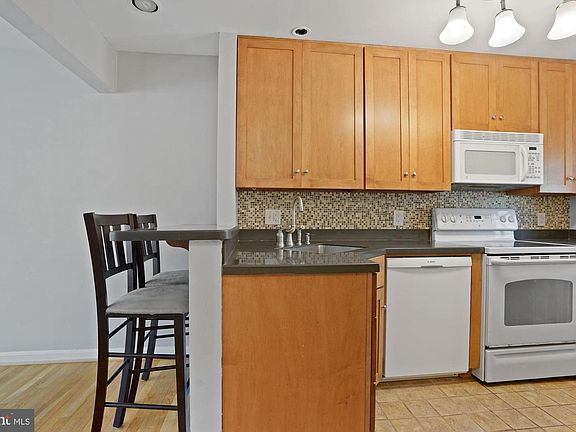 4th image of 1411 E Abingdon Dr APT 1