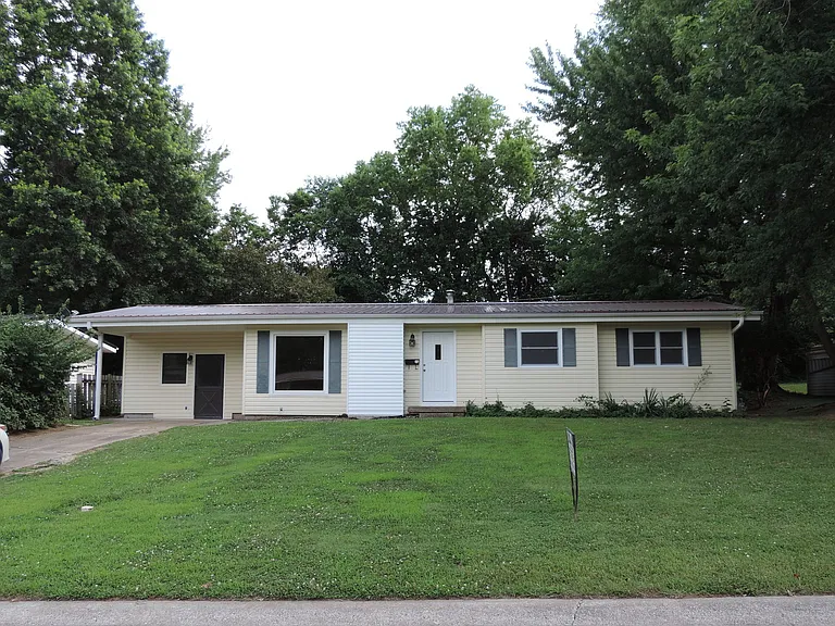 804 E Clark St — Photo 1