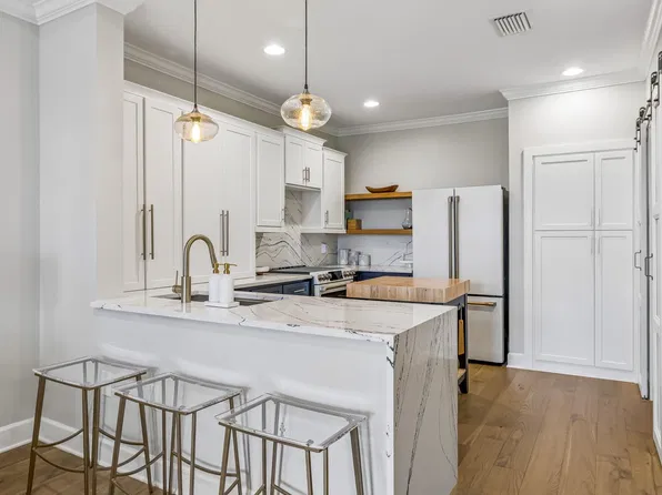 309 Seven Springs Way APT 403, Brentwood, TN 37027