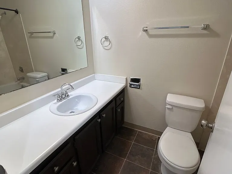 Cresswell Apartments — Photo 26