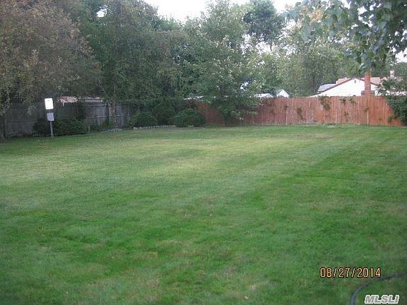 3rd image of 1669 Manatuck Blvd