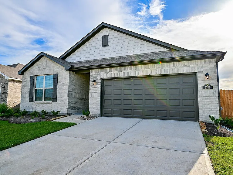 5707 Aurora Greens Ln — Photo 1