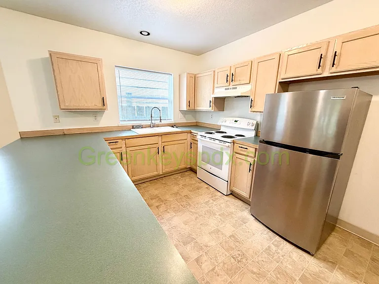 10030 N Lombard St — Photo 15