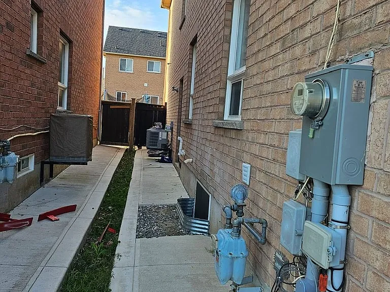11 Chalkfarm Cres — Photo 9