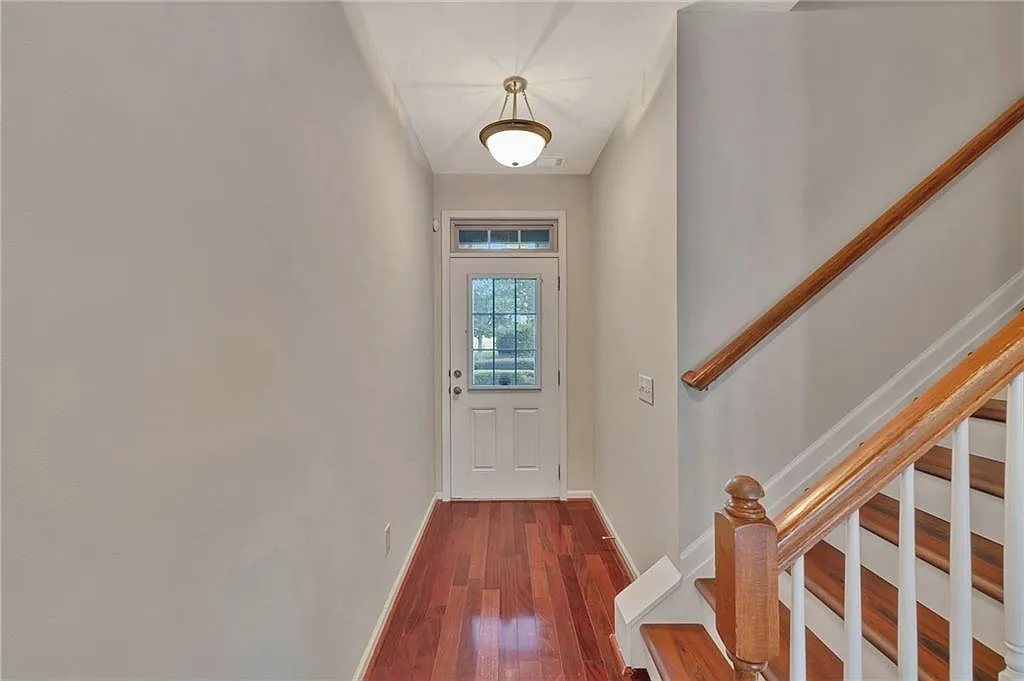 3 bed, 2.5 bath, 1728 sqft, $2,200 — Photo 3