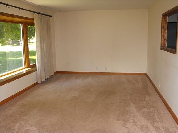 4th image of 111 E Broadway Ave