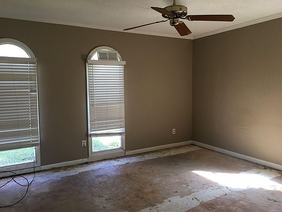 4th image of 3220 Little John Dr