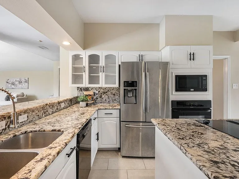11423 Wickersham Ln — Photo 4