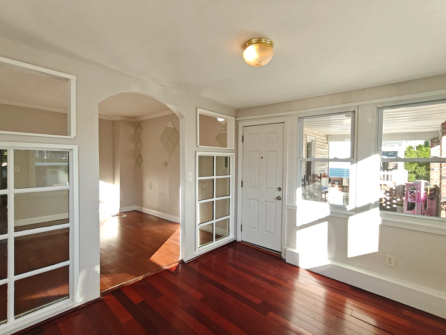 Beautiful Apartment Available Now! — Photo 2