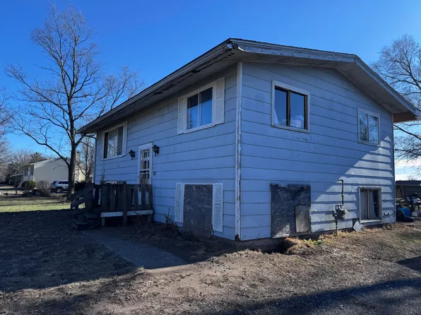 101 2nd Ave, Fruitland, IA 52749