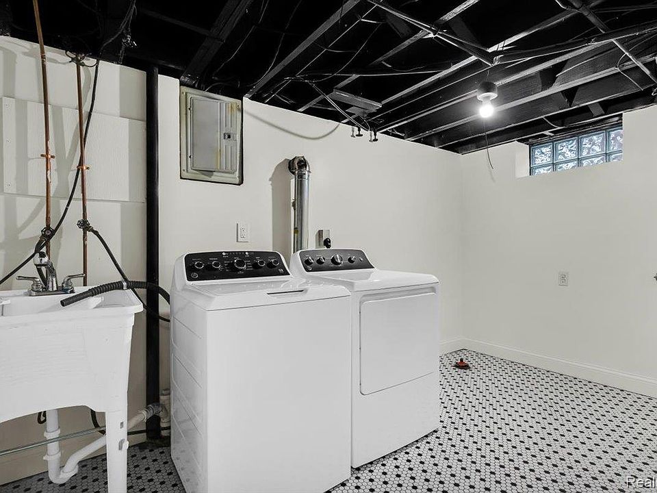 4246 Elmwood Ave, photo 28