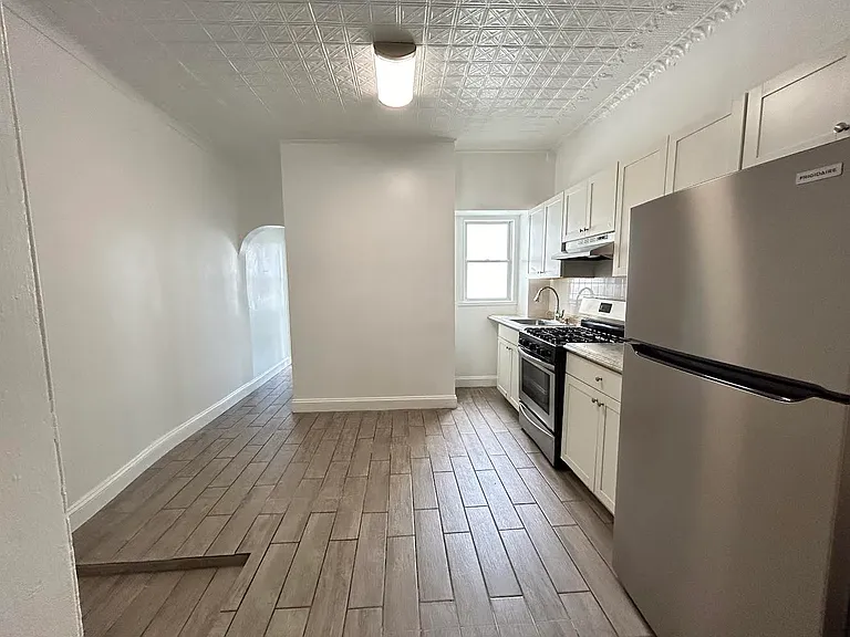 219 Highland Pl #1R — Photo 3