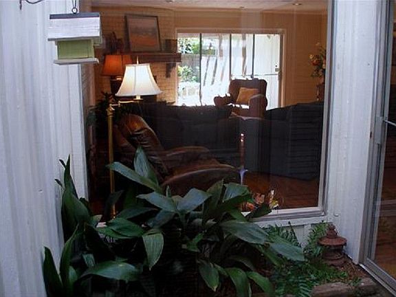 4th image of 2728 Camelot Dr