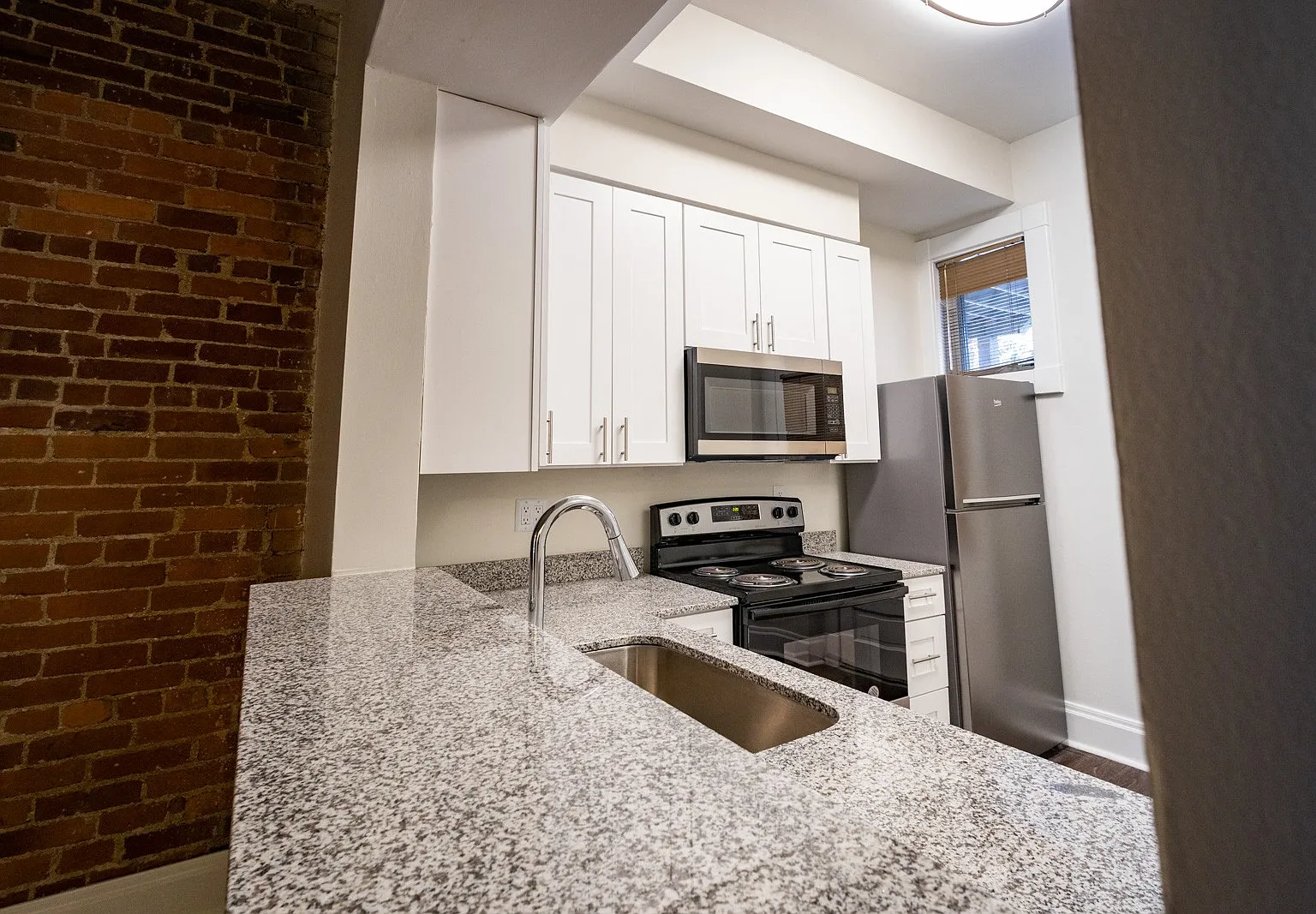 Lockerbie Court on Mass Ave — Photo 3