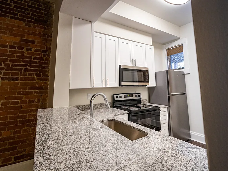 Lockerbie Court on Mass Ave — Photo 3