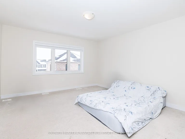 55 Rowlock St — Photo 23