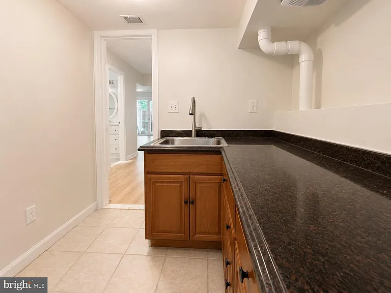 1200 Bond St — Photo 24