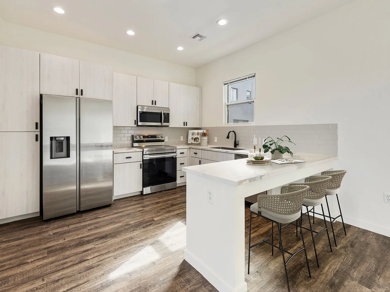 406 W. 7th St. — Photo 1