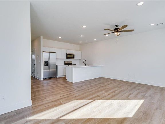 4th image of 5305 W Rolly Unit 100