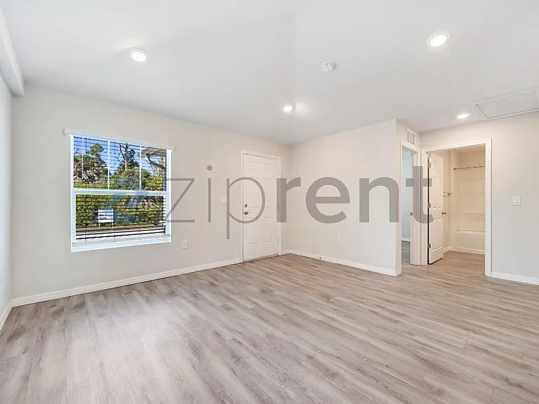 12009 Henley Ave #12009 — Photo 4