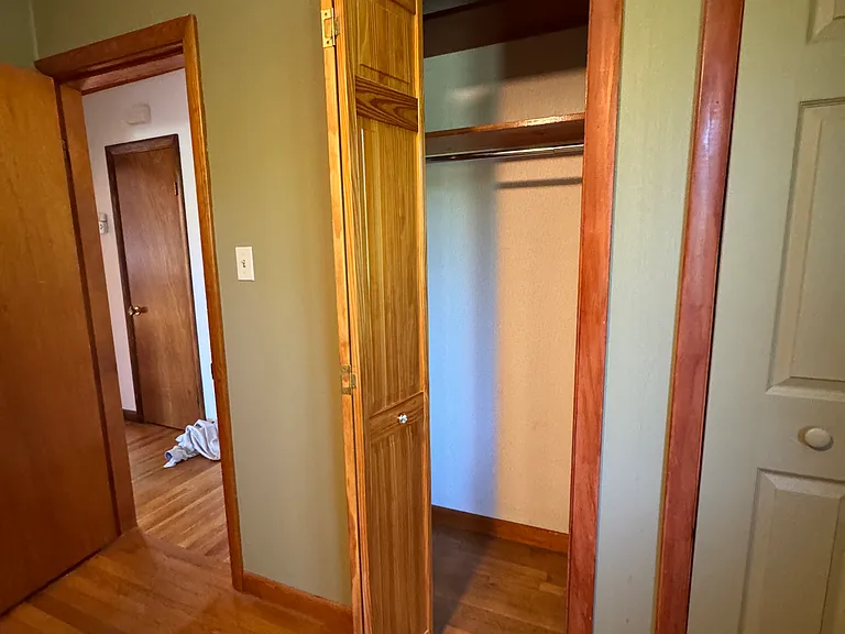 428 Middle Rd — Photo 14