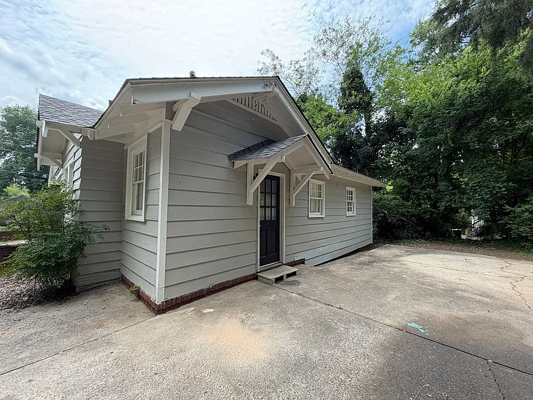 1111 E 2nd Ave SE — Photo 23
