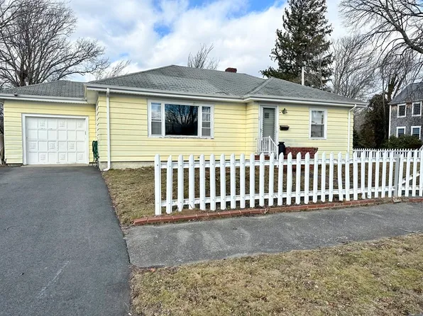 24 Maple Ave, Fairhaven, MA 02719