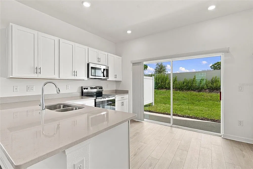 2 bed, 2.5 bath, 1180 sqft, $2,150 — Photo 4