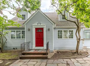 511 Monroe Dr, Centerport, NY 11721