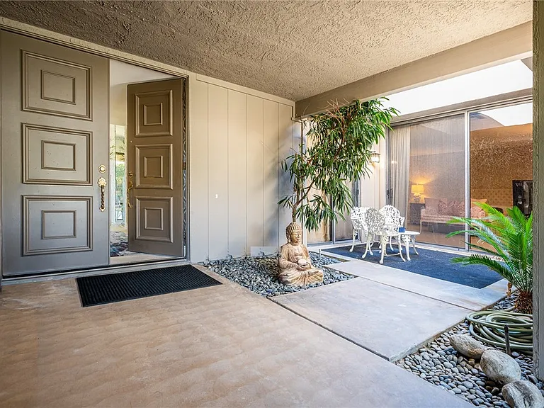 95 Princeton Dr — Photo 3