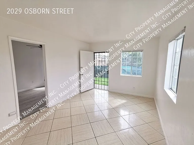 2029 Osborn St — Photo 2