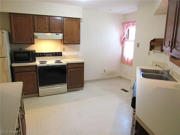 5th image of 169 Marian Ln #11B