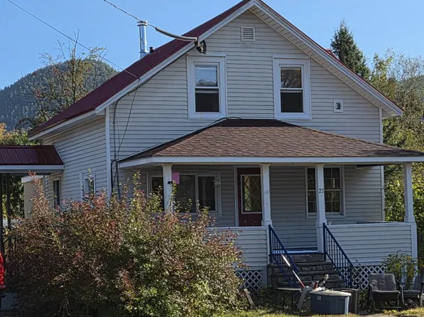 27 Coburn Avenue, Dixfield, ME 04224