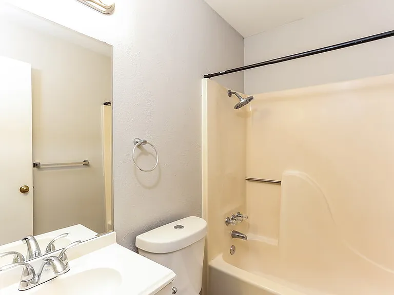 704 Brookhaven Dr — Photo 14