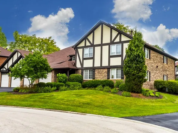 4 Potawatomie Trl, Indian Head Park, IL 60525
