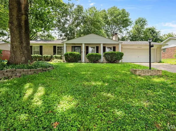 121 Williamsburg Dr, Belleville, IL 62221