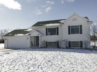 10737 Thorn Edge Dr NE, Rockford, MI 49341