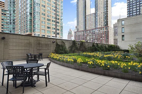 Rented by Halstead Real Estate | media 9
