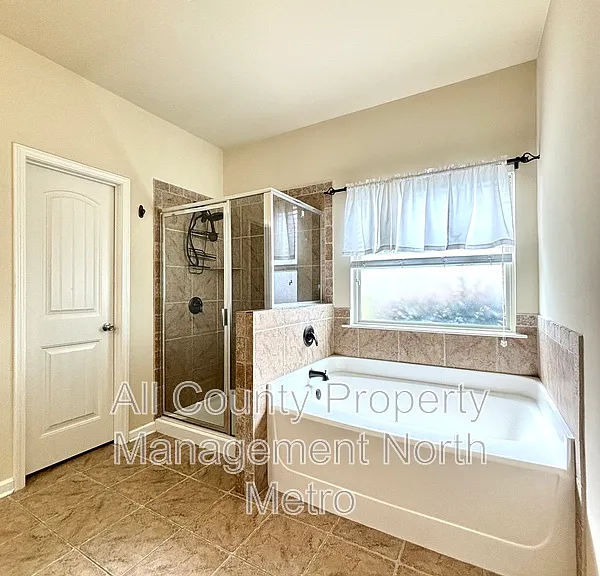 711 Flag St — Photo 8
