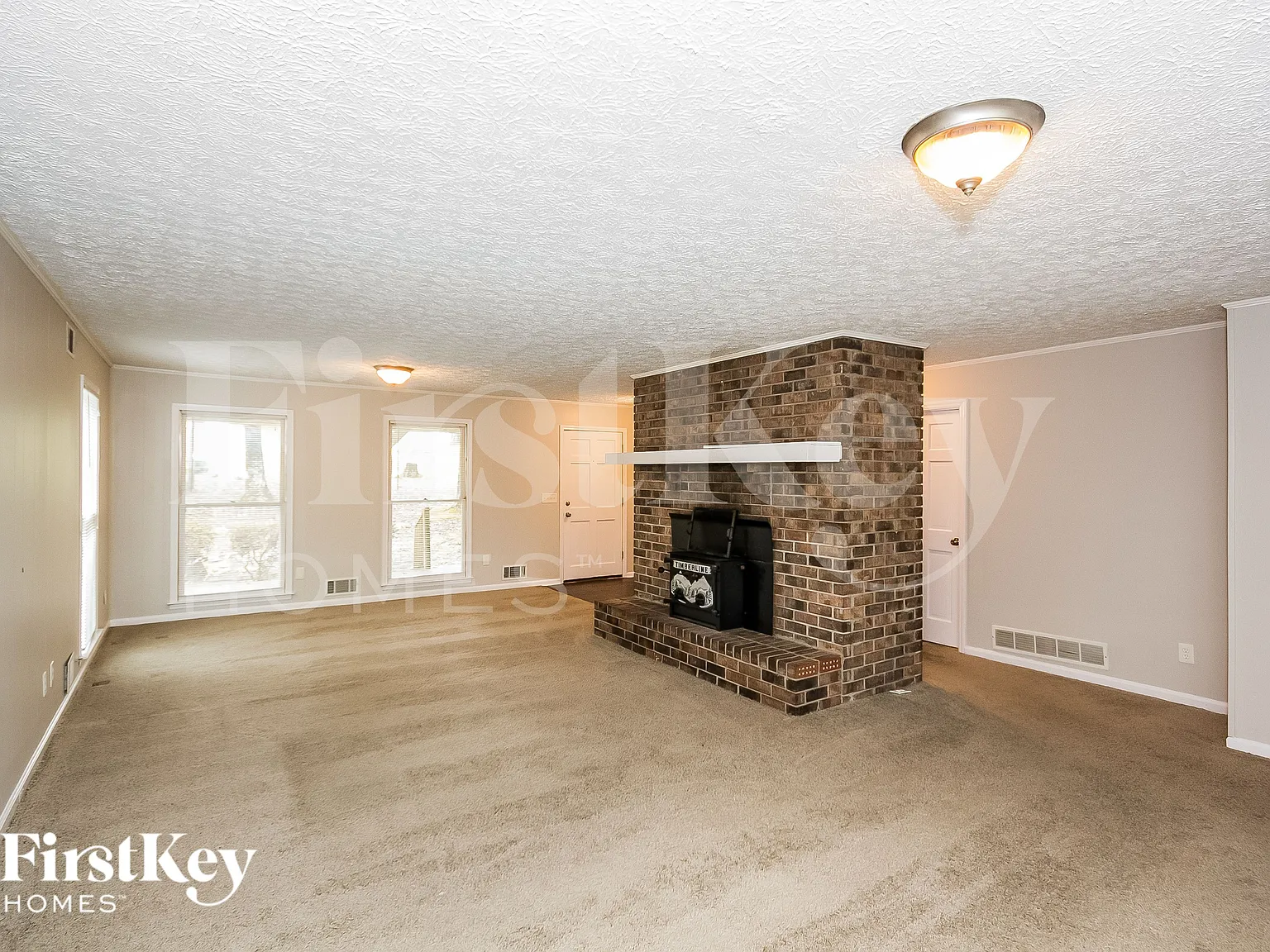3 bed, 2.0 bath, 1852 sqft, $2,325 — Photo 2