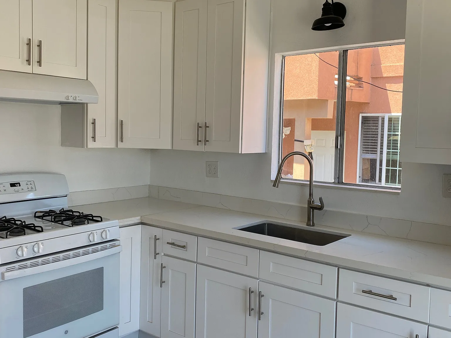 2 bed, 1450 sqft, $2,400 — Photo 2