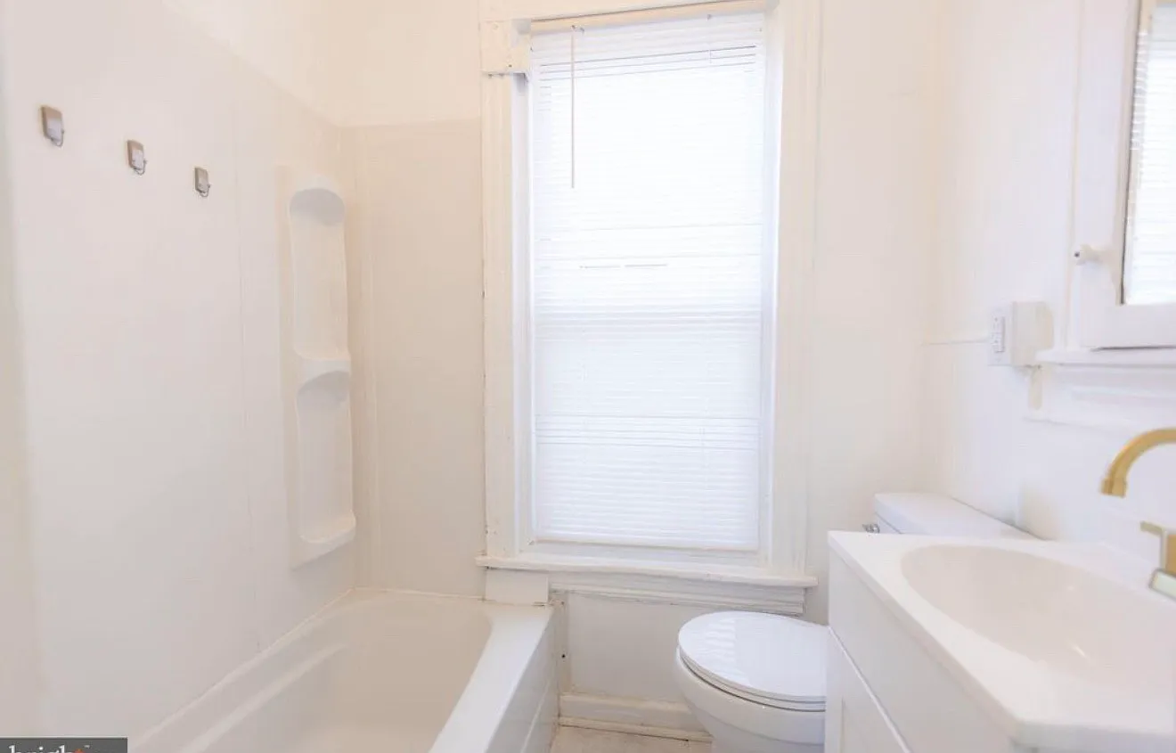 3 bed, $1,400 — Photo 2