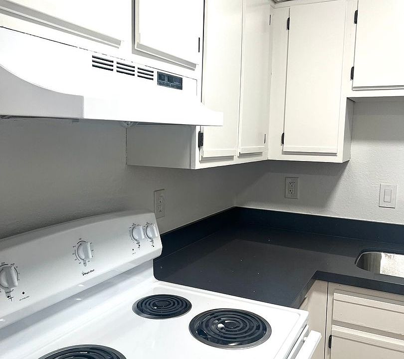 2nd image of 921 Fletcher Ln APT 204