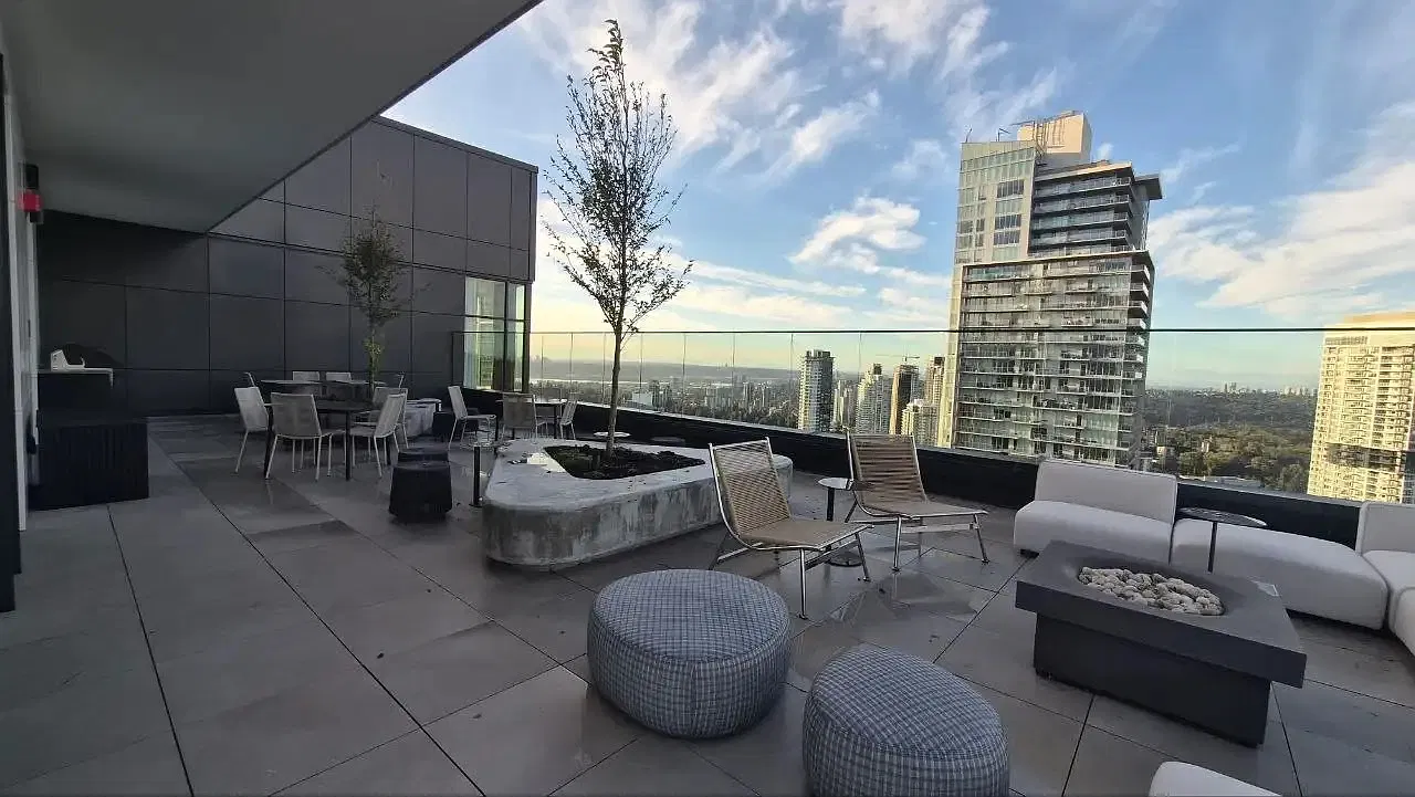 1 bed, 749 sqft, $2,300 — Photo 1