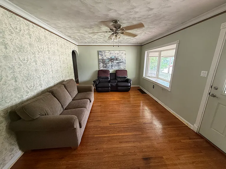 1143 Michigan Ave — Photo 6
