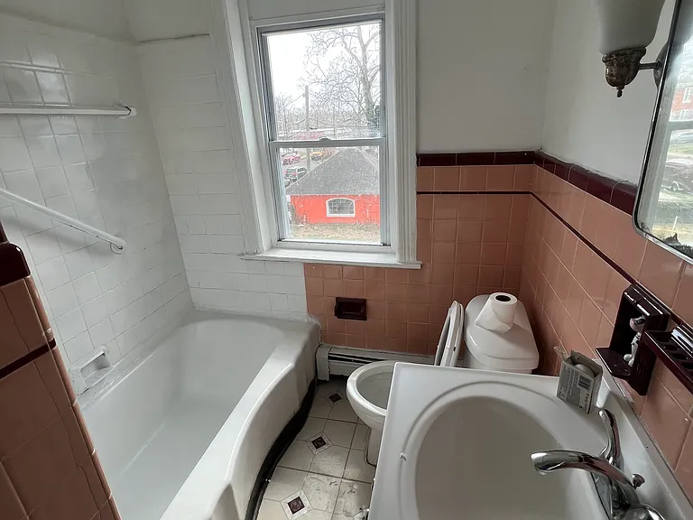 1103 W State St #2 — Photo 8