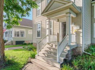 928 Waugoo Ave, Oshkosh, WI 54901