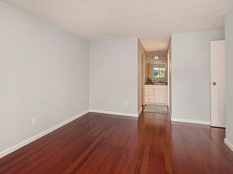 10021 NE 122nd St — Photo 13