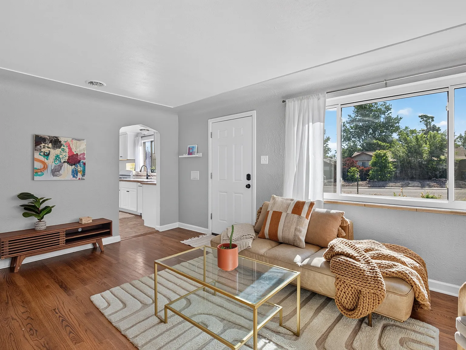 2 bed, 882 sqft, $2,400 — Photo 4